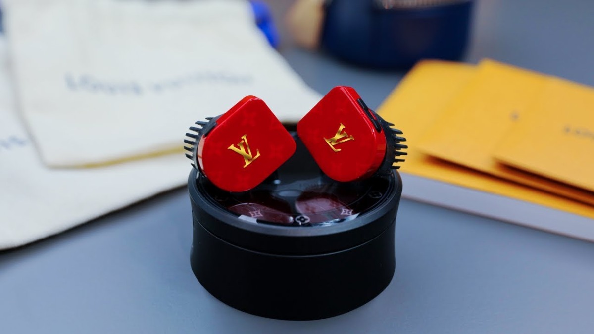 Lil Yachty Shows Off His Louis Vuitton Earbuds